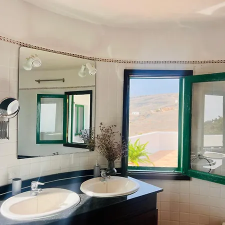 La Asomada Moon Lanzarote Privada 3 Hab Con Piscina, Jacuzzi Y Vistas Al Mar Y Fuerteventura Villa *