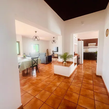 Villa La Asomada Moon Lanzarote Privada 3 Hab Con Piscina, Jacuzzi Y Vistas Al Mar Y Fuerteventura