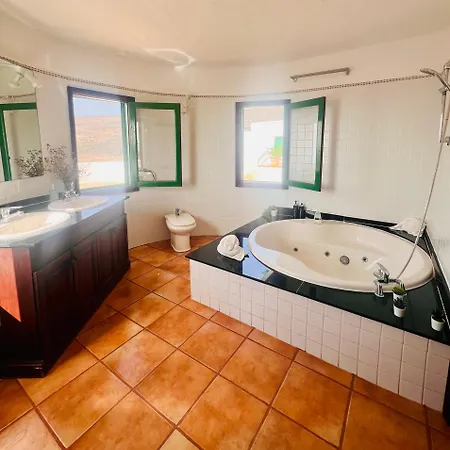 Villa La Asomada Moon Lanzarote Privada 3 Hab Con Piscina, Jacuzzi Y Vistas Al Mar Y Fuerteventura Tías